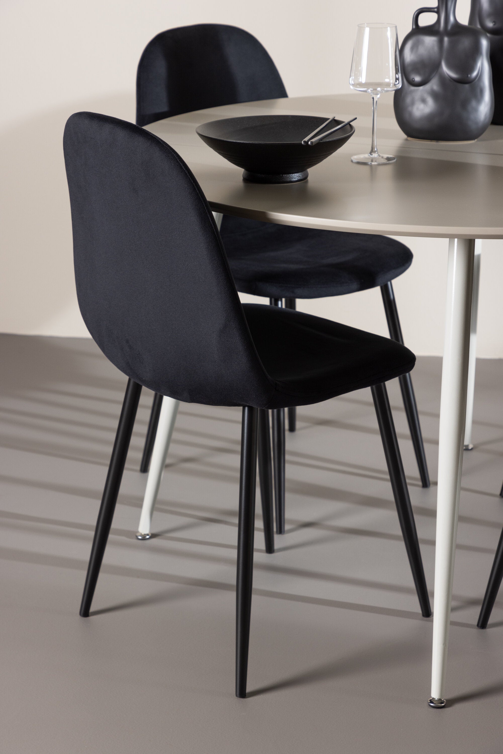 Plaza Matbord med Polar Matstol-GR Dining Set-Venture Home-peaceofhome.se