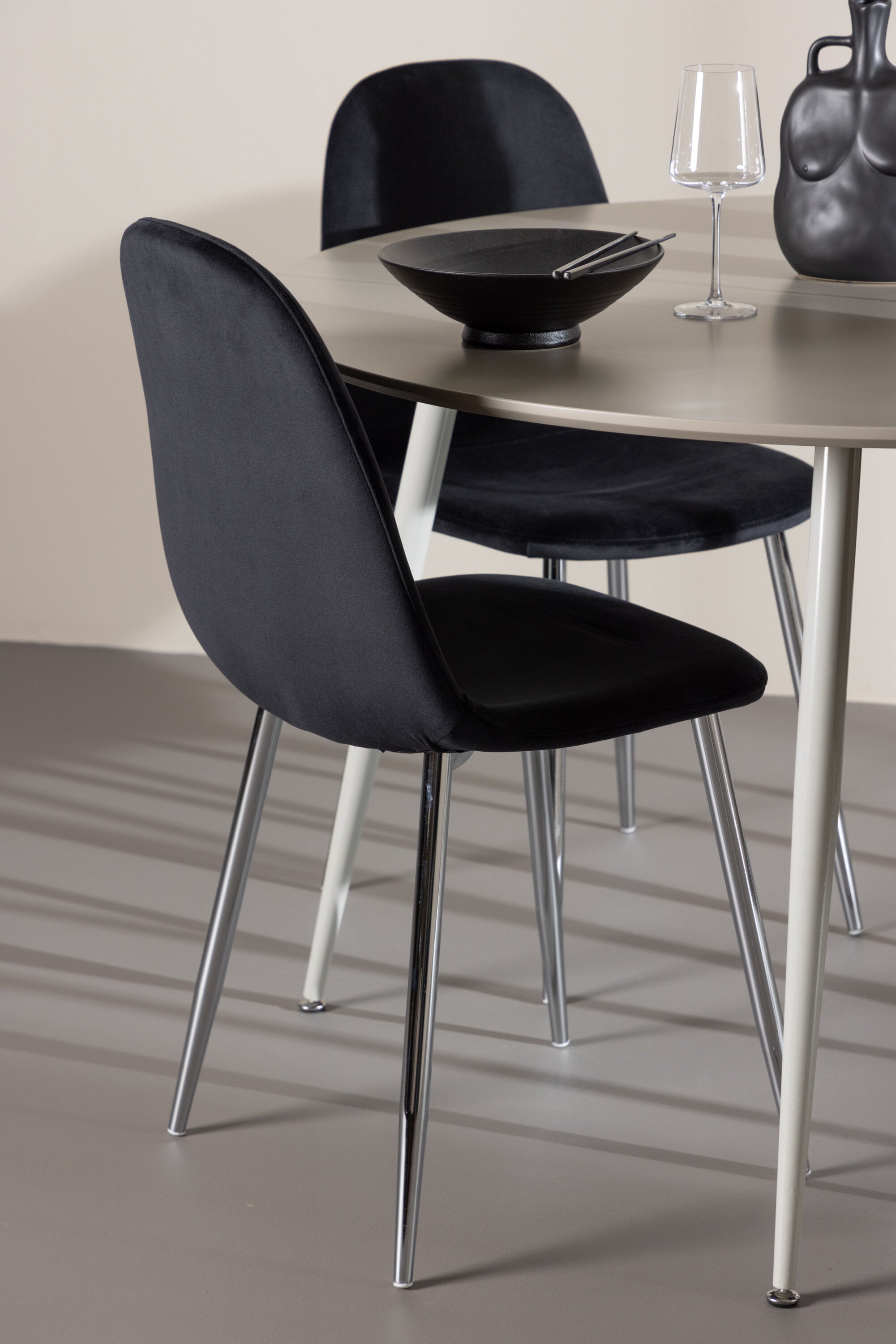 Plaza Matbord med Polar Matstol-GR Dining Set-Venture Home-peaceofhome.se