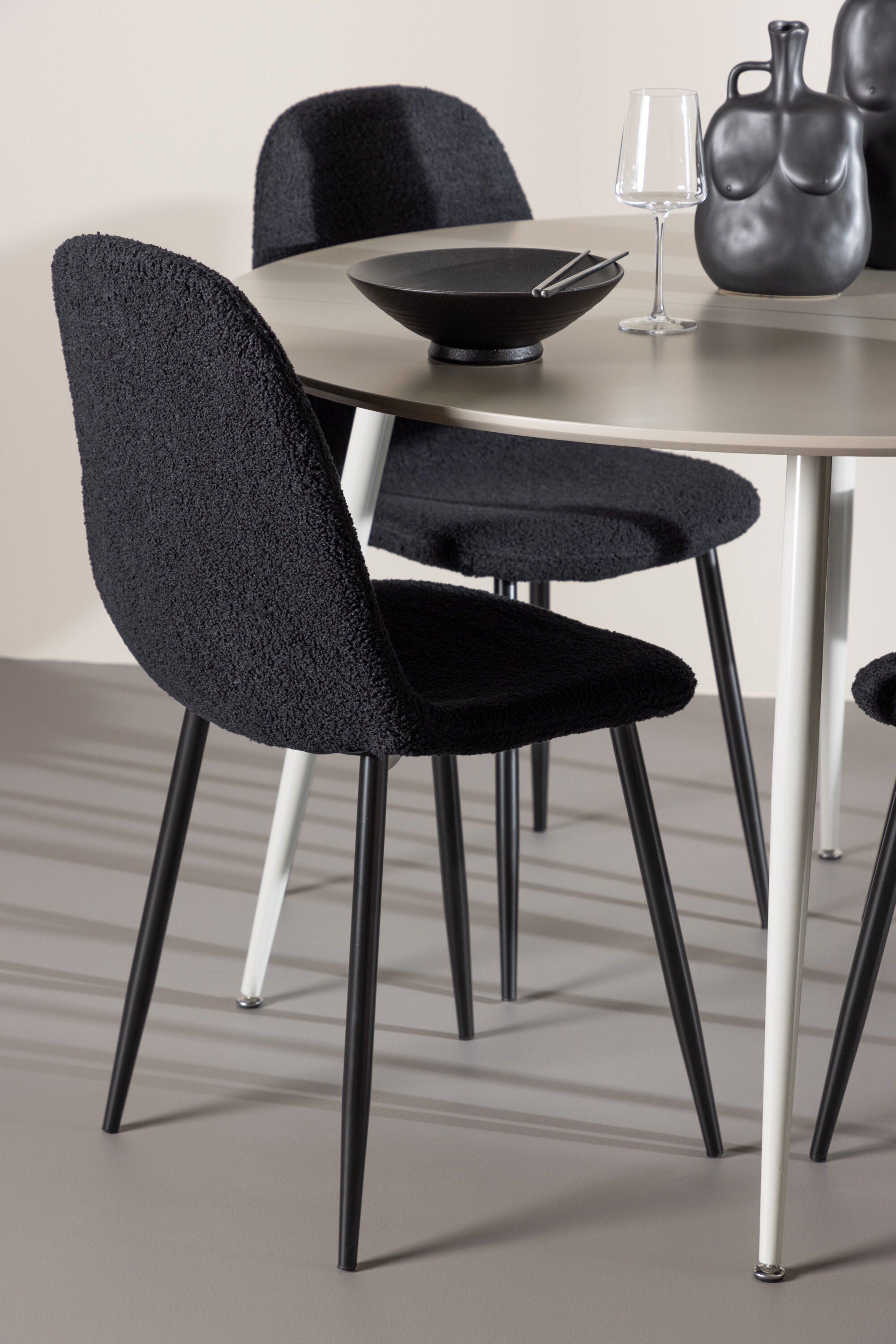 Plaza Matbord med Polar Matstol-GR Dining Set-Venture Home-peaceofhome.se