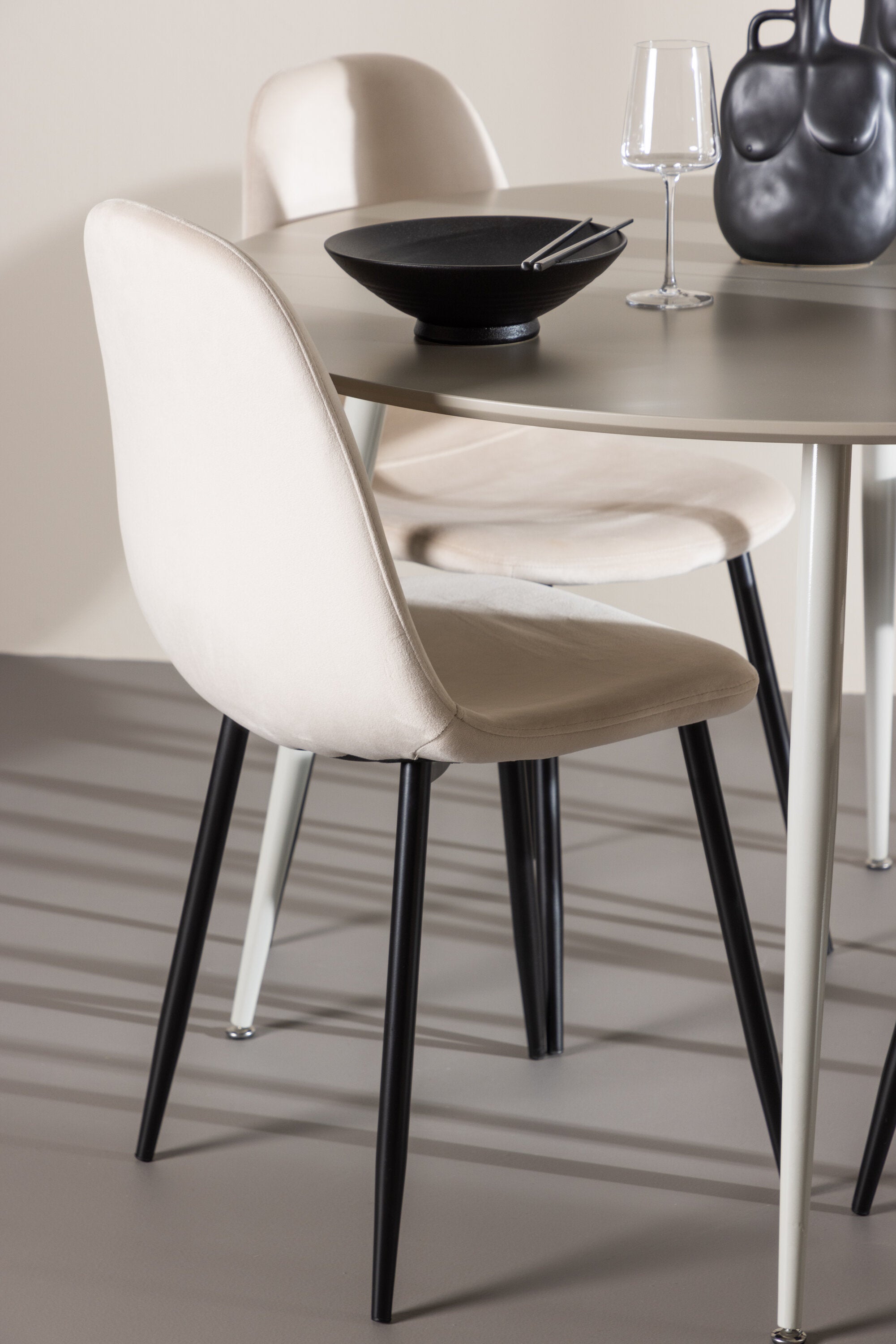 Plaza Matbord med Polar Matstol-GR Dining Set-Venture Home-peaceofhome.se