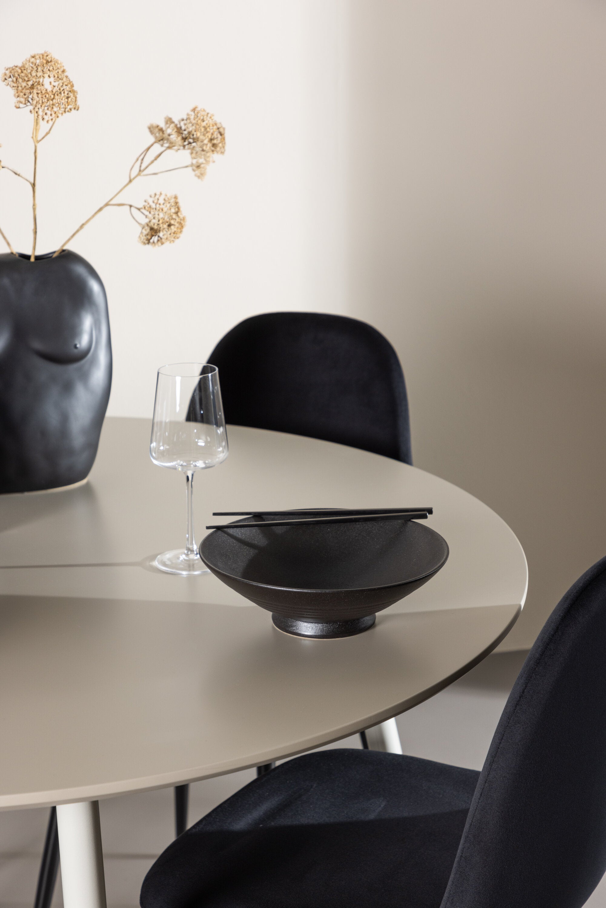 Plaza Matbord med Polar Matstol-GR Dining Set-Venture Home-peaceofhome.se