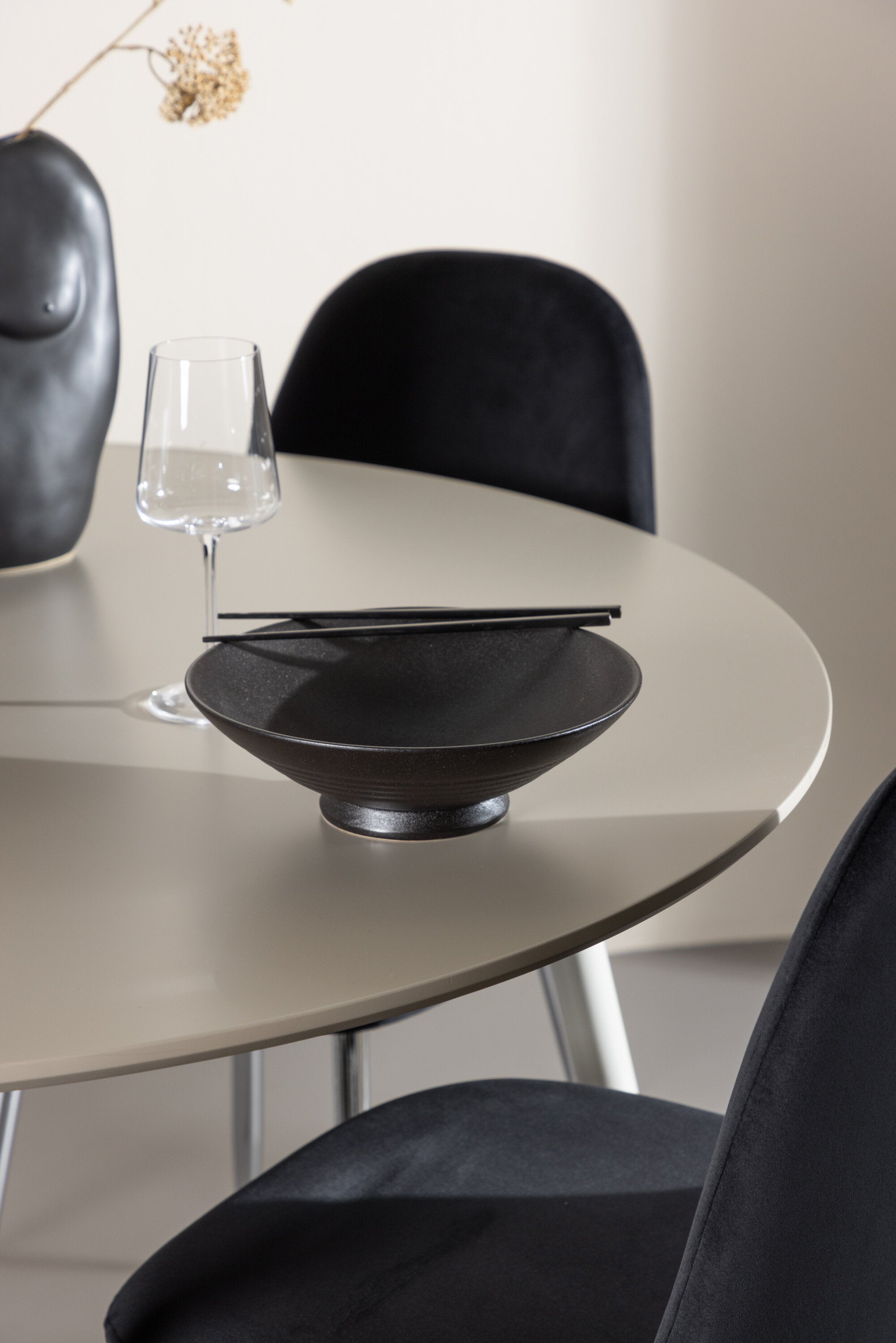 Plaza Matbord med Polar Matstol-GR Dining Set-Venture Home-peaceofhome.se