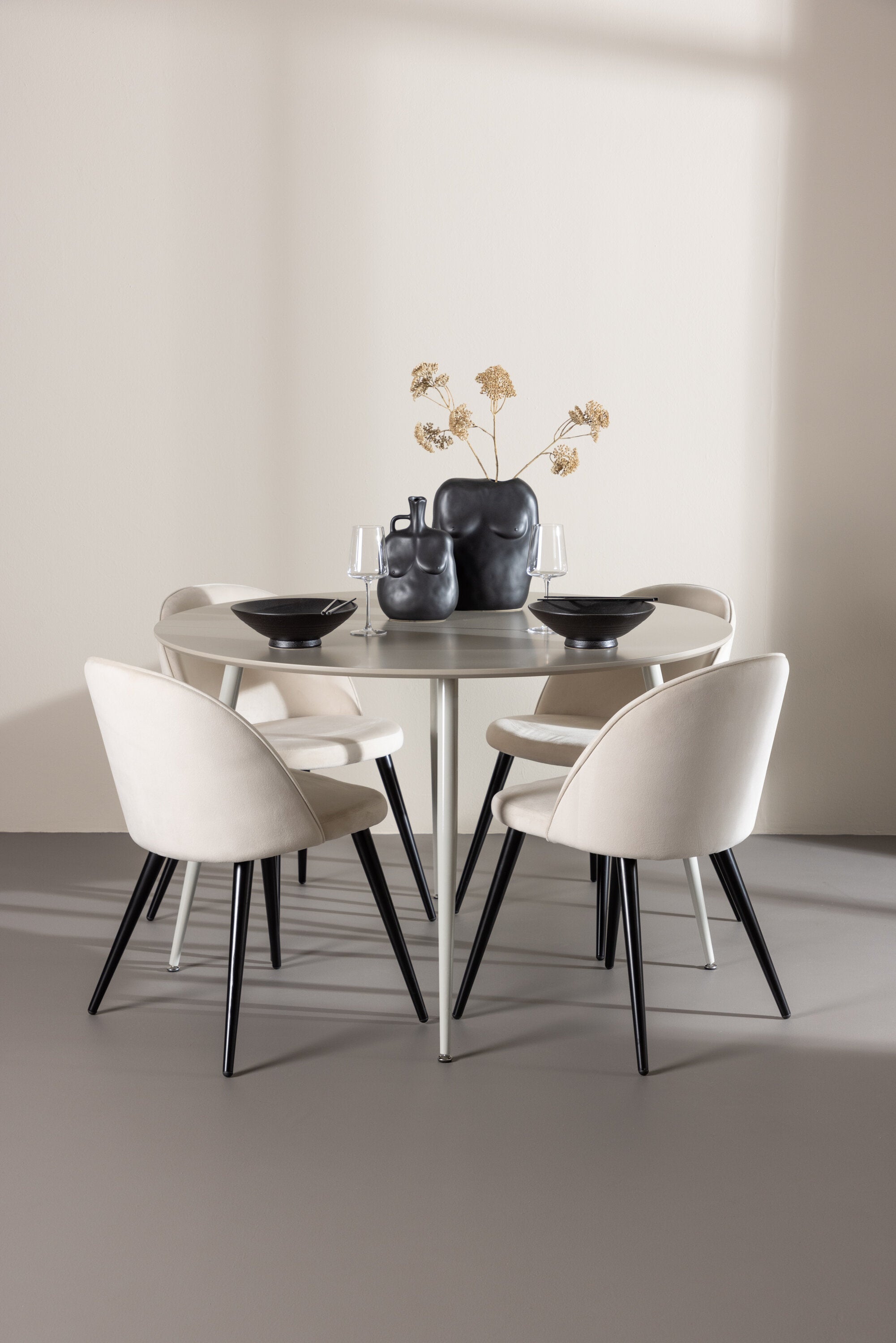 Plaza Matbord med Velvet Matstol-GR Dining Set-Venture Home-peaceofhome.se