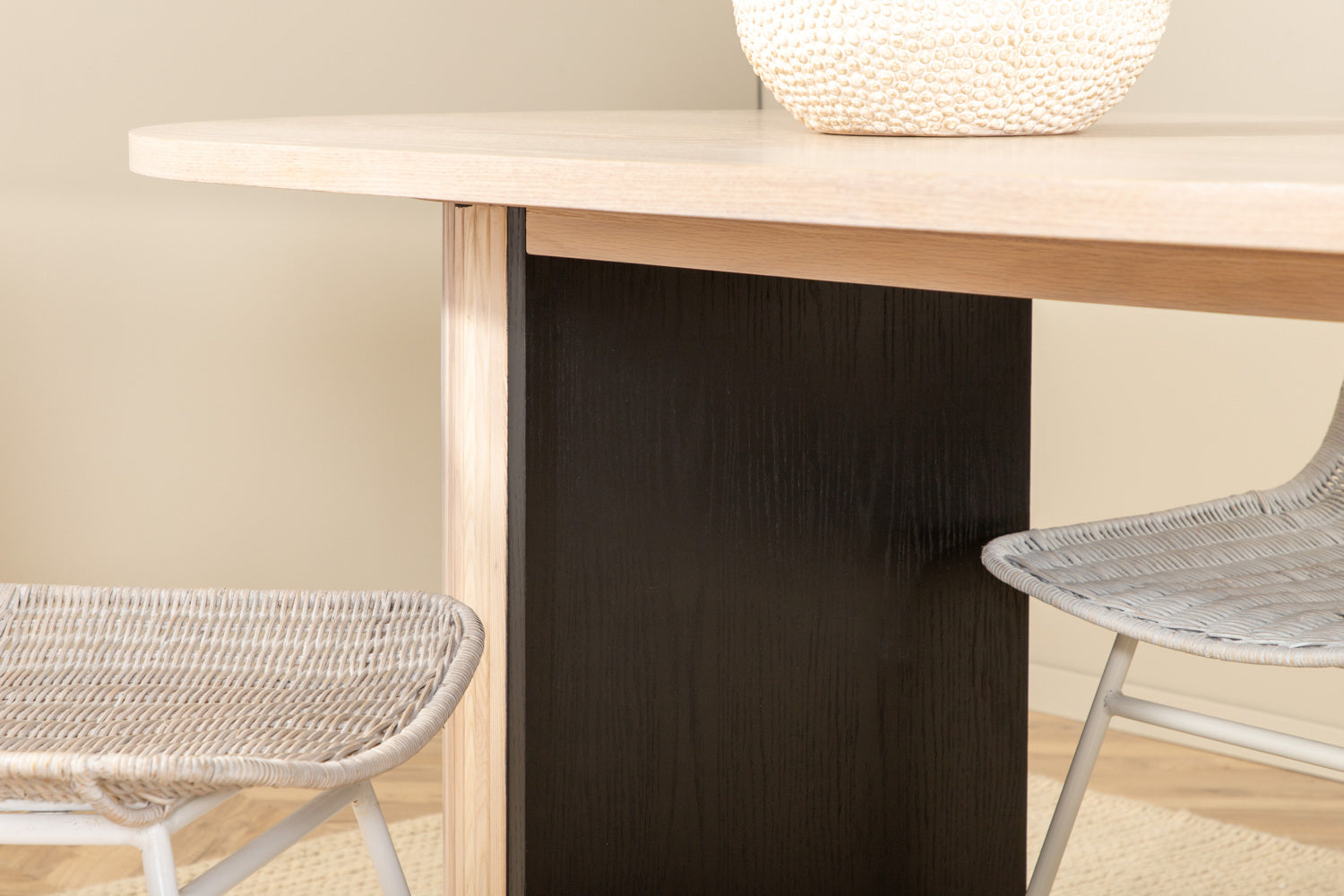 Bianca Oval Matgrupp-GR Dining Set-Venture Home-peaceofhome.se