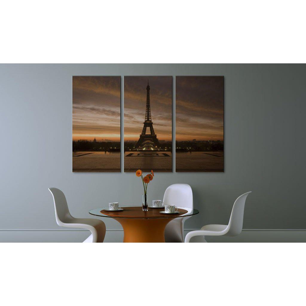 Canvas Tavla - Eiffel Tower at dusk-Tavla Canvas-Artgeist-peaceofhome.se