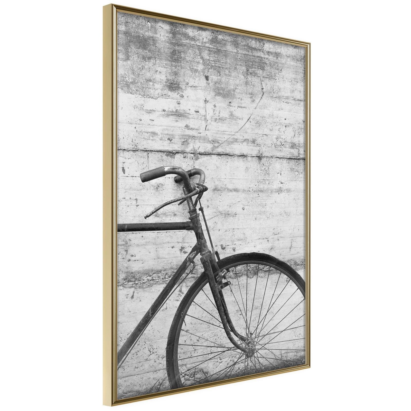 Inramad Poster / Tavla - Bicycle Leaning Against the Wall-Poster Inramad-Artgeist-20x30-Guldram-peaceofhome.se