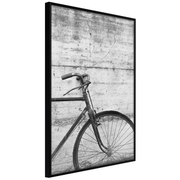 Inramad Poster / Tavla - Bicycle Leaning Against the Wall-Poster Inramad-Artgeist-20x30-Svart ram-peaceofhome.se