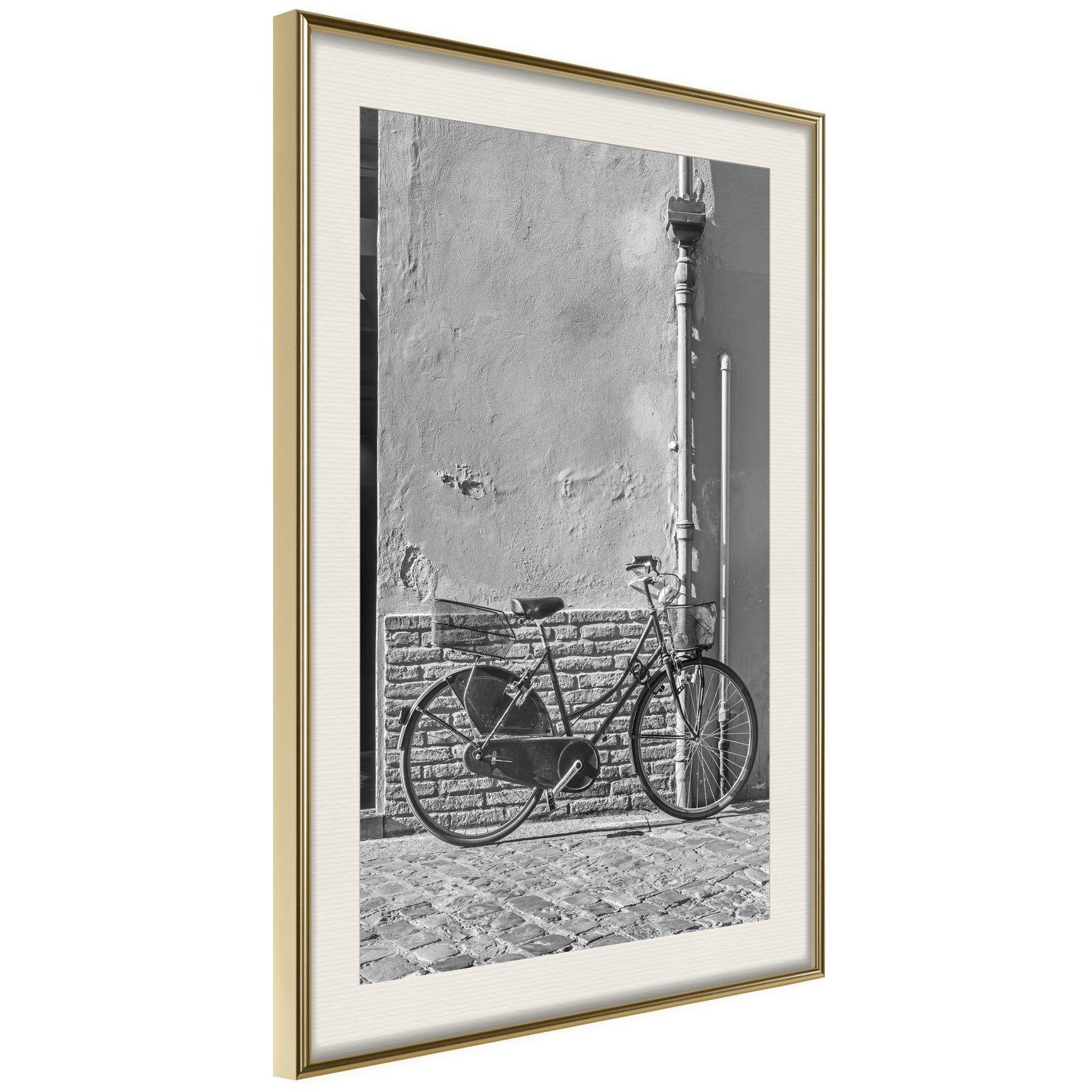 Inramad Poster / Tavla - Bicycle with Black Tires-Poster Inramad-Artgeist-20x30-Guldram med passepartout-peaceofhome.se