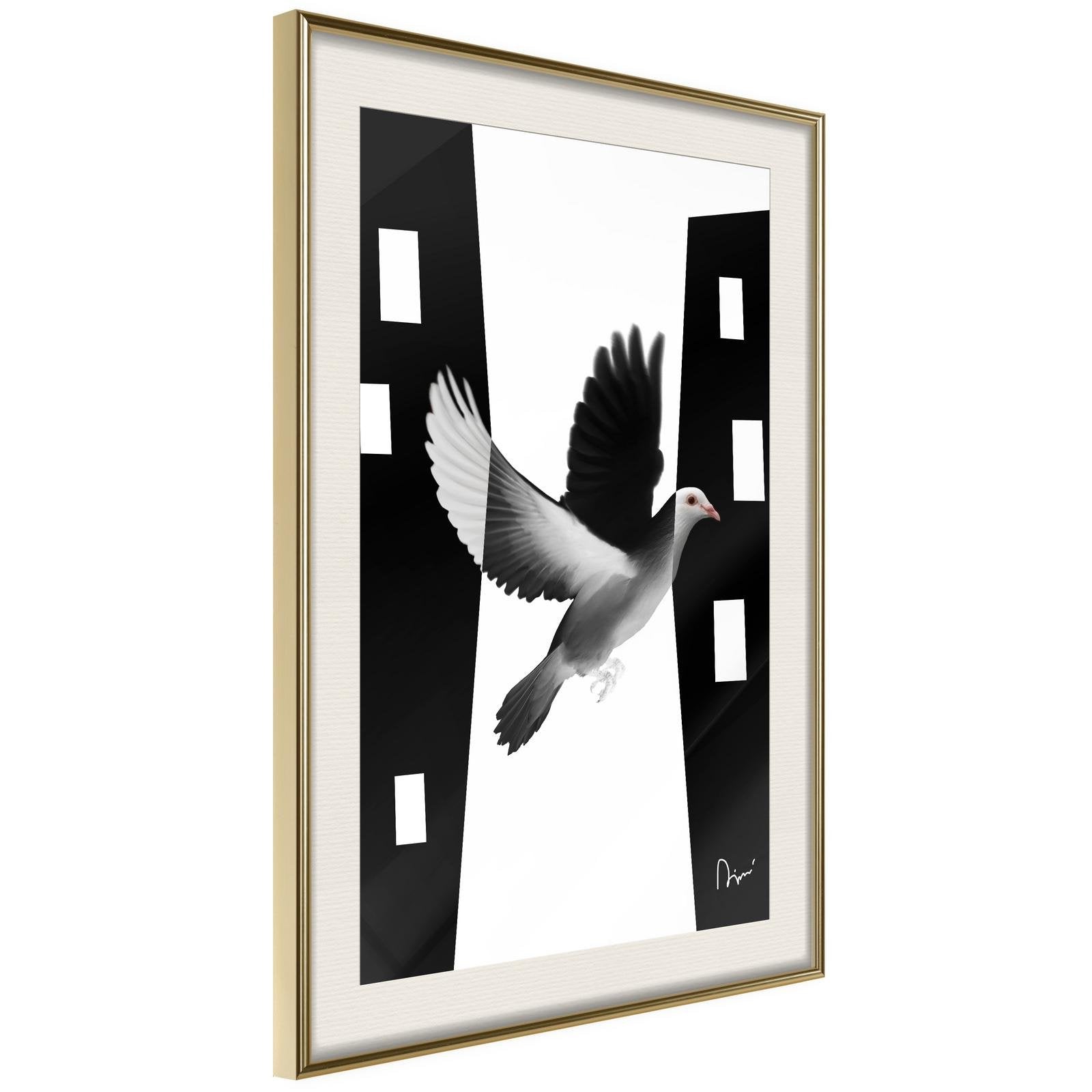 Inramad Poster / Tavla - Caught in Flight-Poster Inramad-Artgeist-20x30-Guldram med passepartout-peaceofhome.se