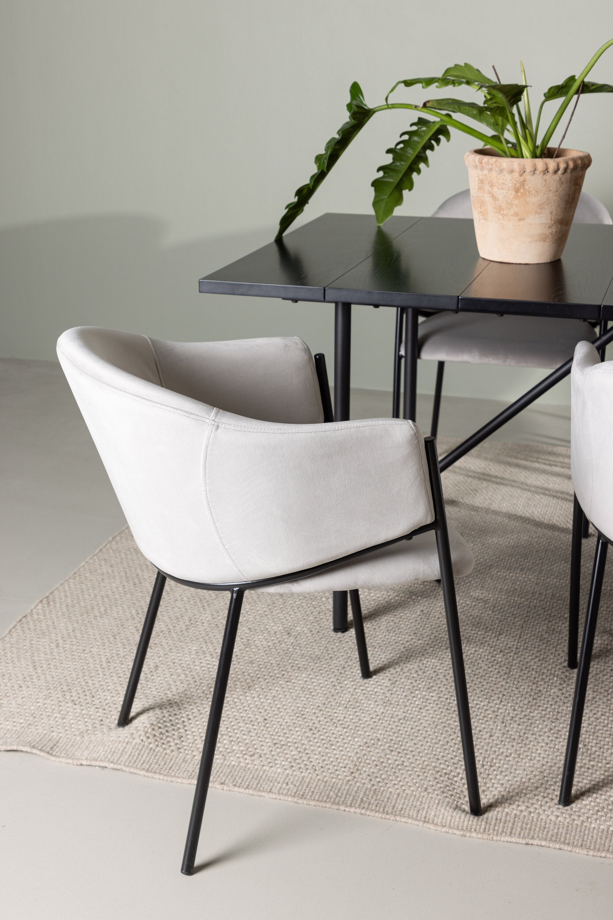 Matgrupp Astrid med stolarna Evelina-GR Dining Set-Venture Home-peaceofhome.se