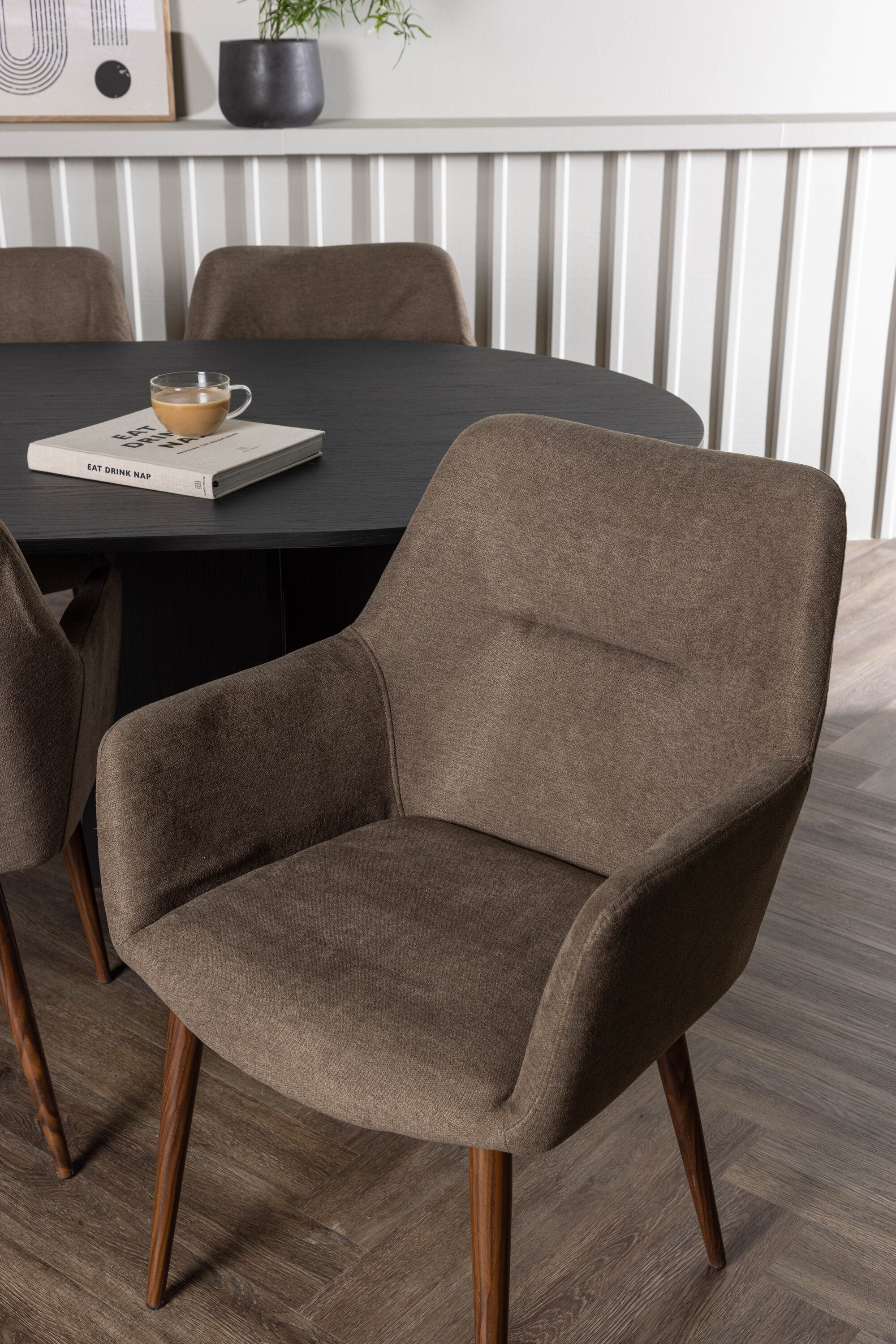 Matgrupp Bootcut med stolarna Tomorrow-GR Dining Set-Venture Home-peaceofhome.se