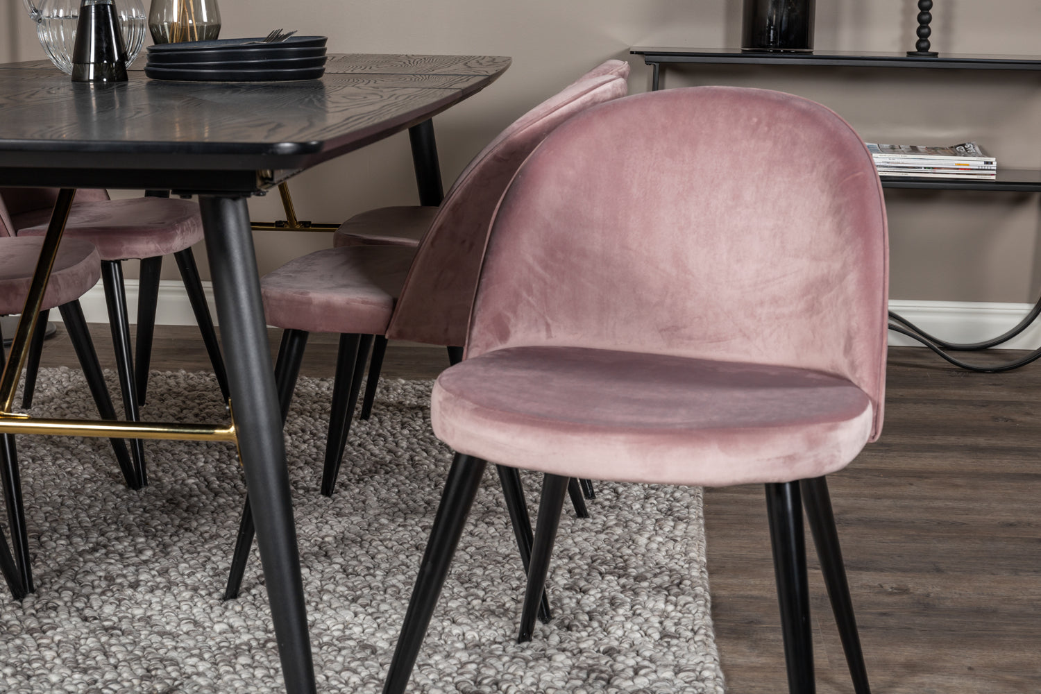 Matgrupp Gold med stolarna Velvet-GR Dining Set-Venture Home-peaceofhome.se