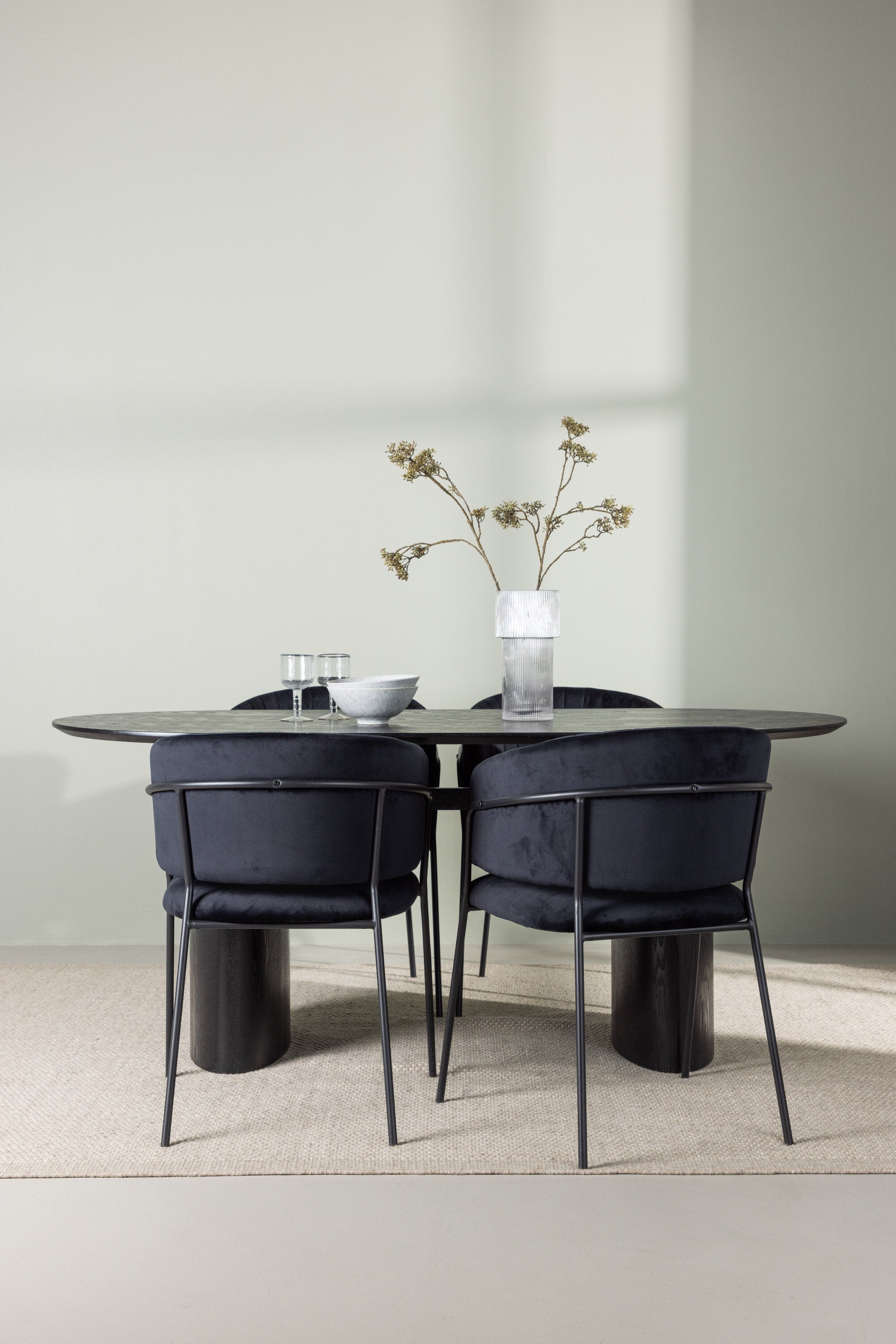 Matgrupp Isolde med stolarna Selma-GR Dining Set-Venture Home-peaceofhome.se