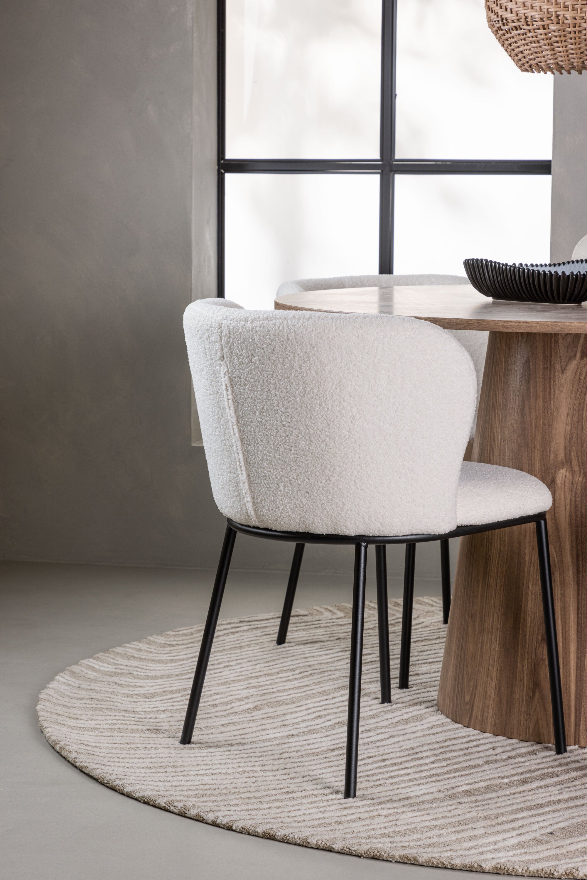 Matgrupp Lanzo med stolarna Edina-GR Dining Set-Venture Home-peaceofhome.se