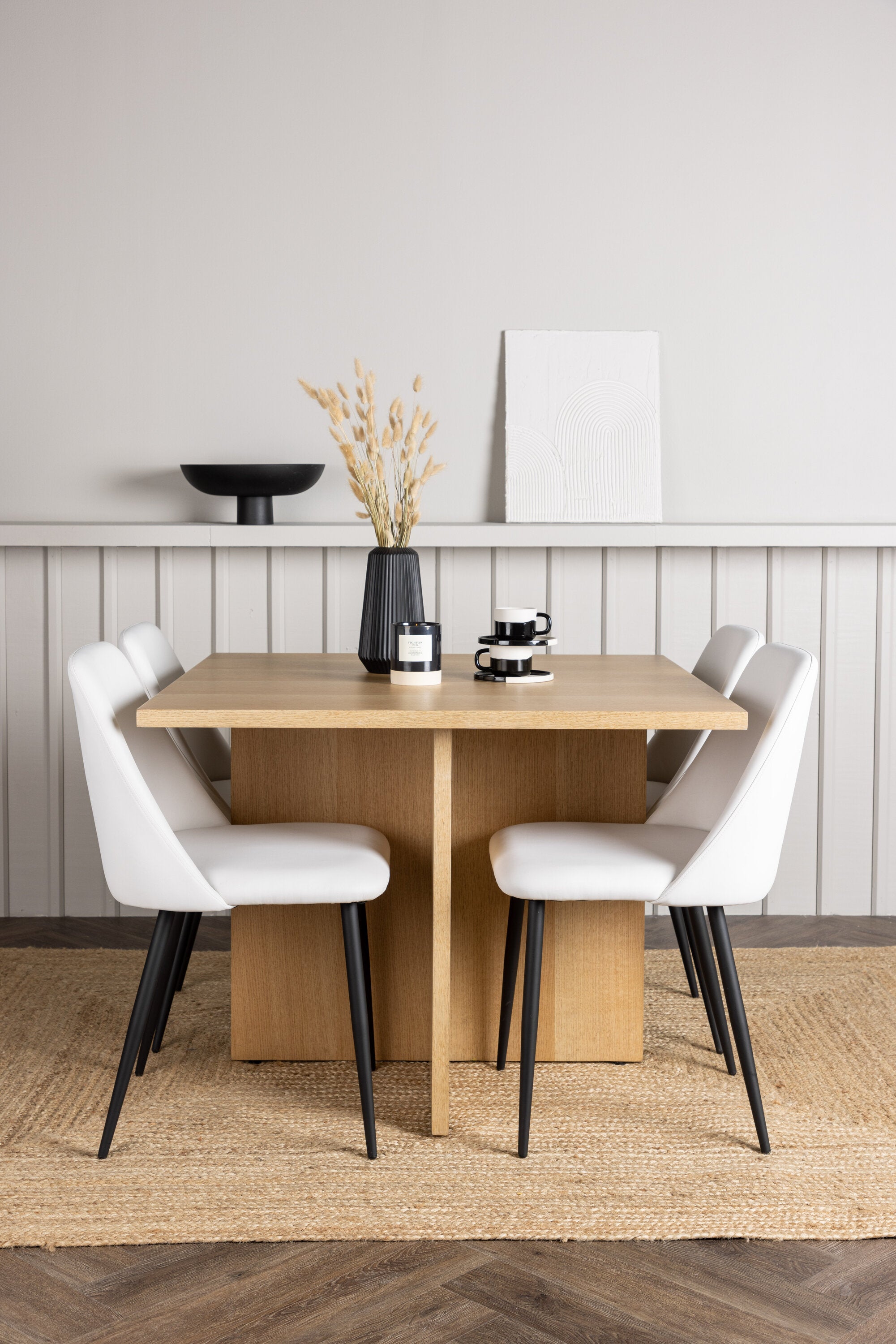 Matgrupp Leo med stolarna Night-GR Dining Set-Venture Home-peaceofhome.se