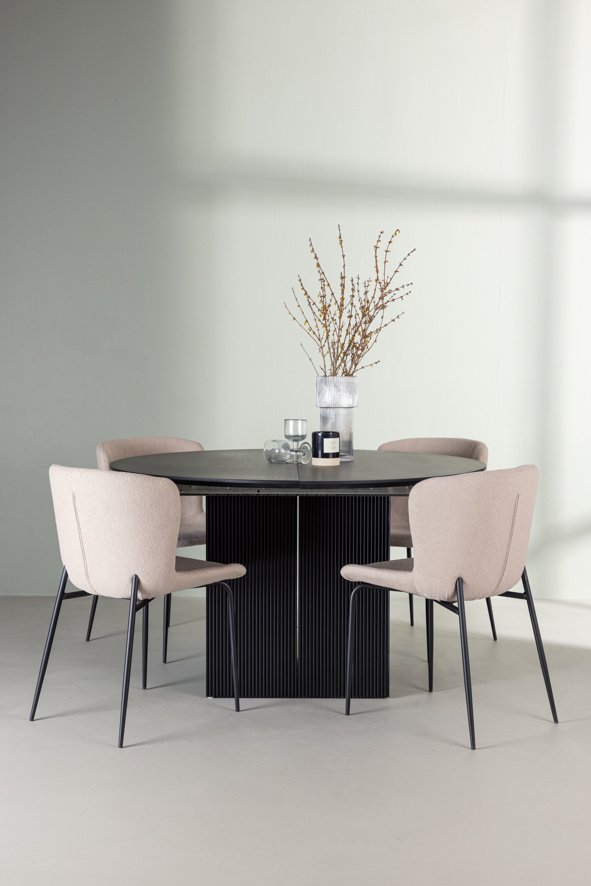 Matgrupp Matilda med stolarna Modesto-GR Dining Set-Venture Home-peaceofhome.se