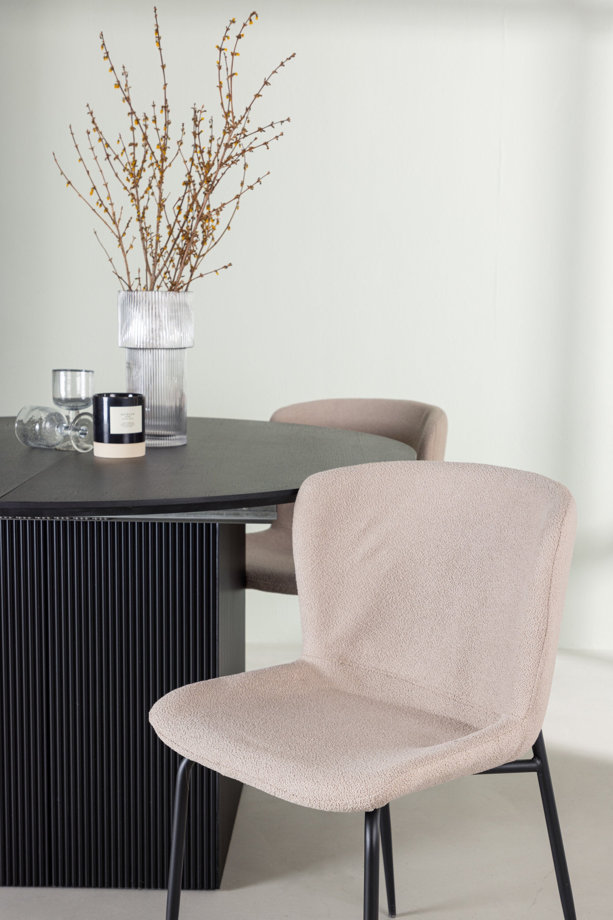 Matgrupp Matilda med stolarna Modesto-GR Dining Set-Venture Home-peaceofhome.se