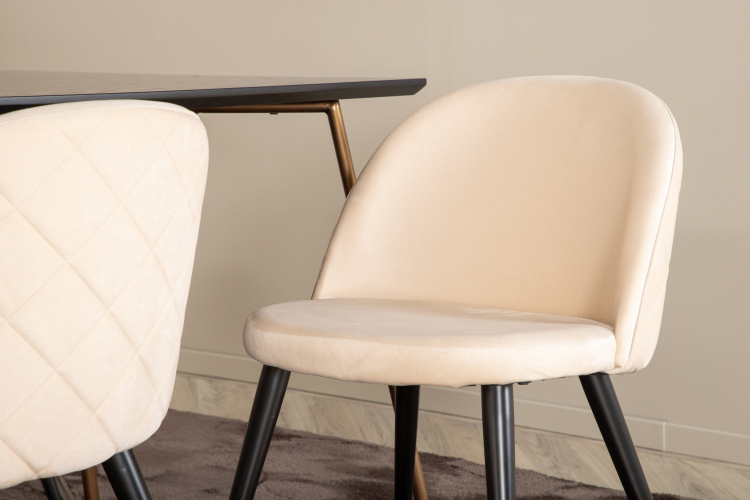 Matgrupp Petra med stolarna Velvet-GR Dining Set-Venture Home-peaceofhome.se