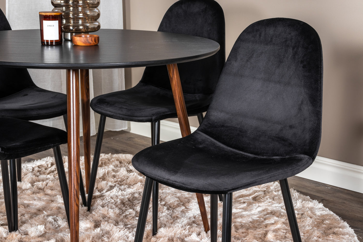 Matgrupp Plaza med stolarna Polar-GR Dining Set-Venture Home-peaceofhome.se