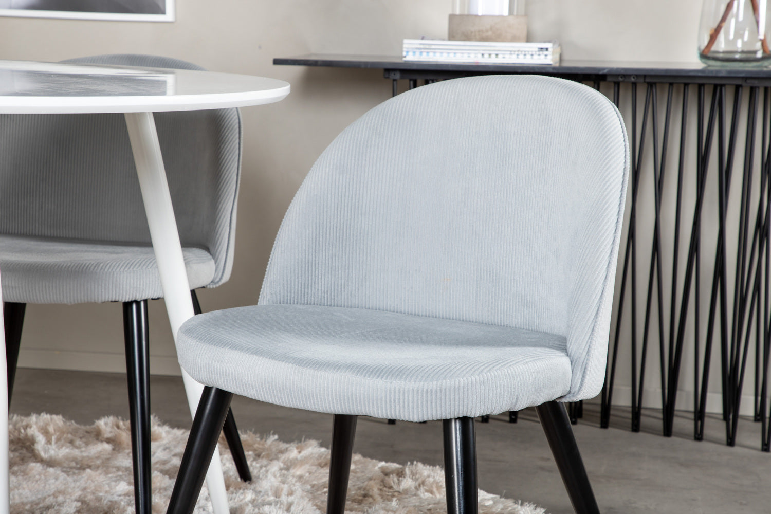 Matgrupp Plaza med stolarna Velvet-GR Dining Set-Venture Home-peaceofhome.se