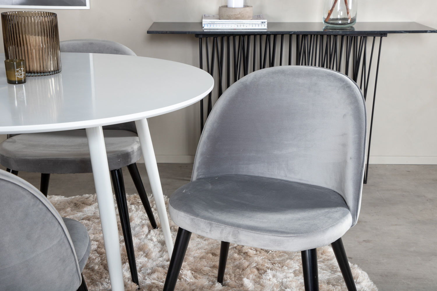 Matgrupp Plaza med stolarna Velvet-GR Dining Set-Venture Home-peaceofhome.se