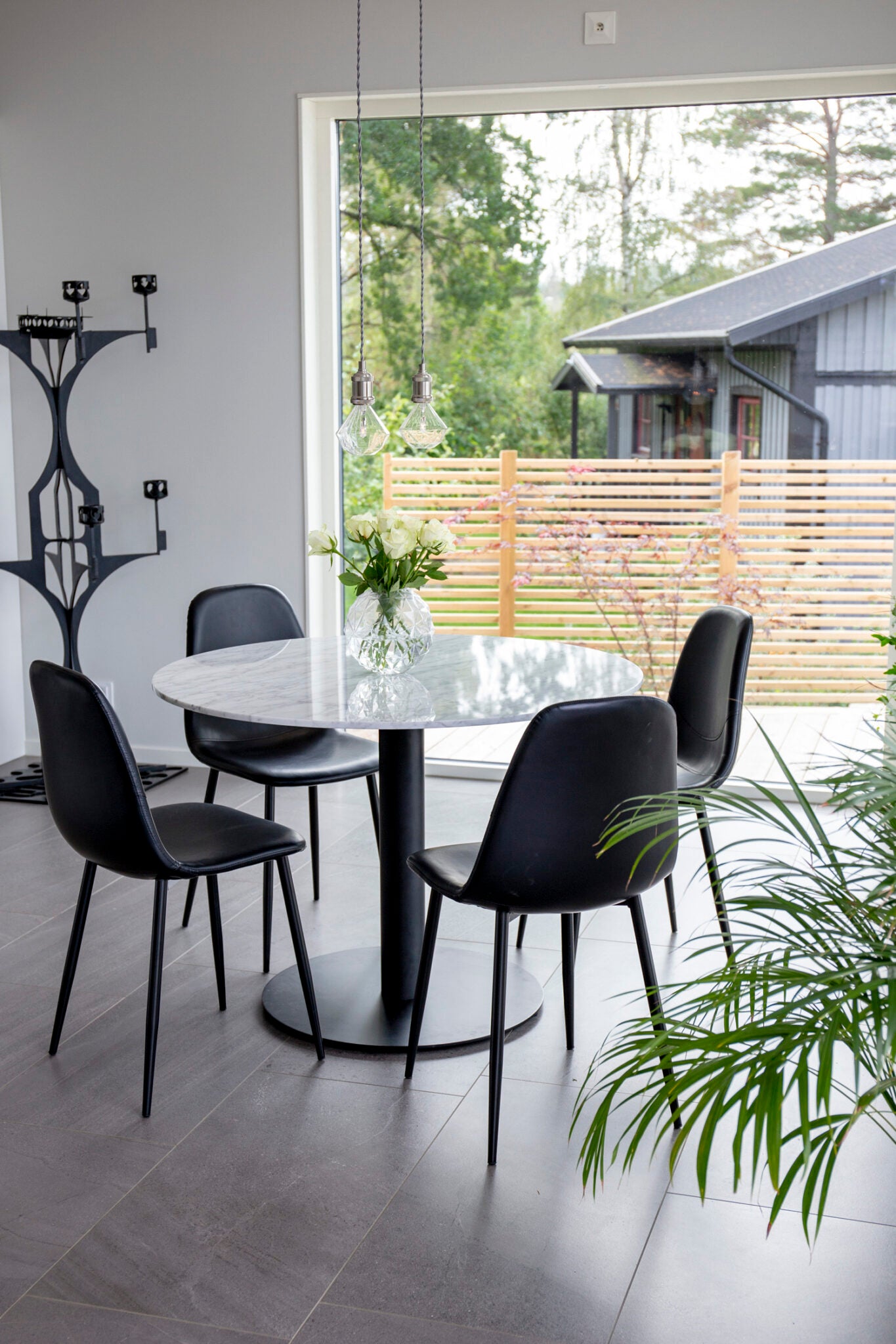 POLAR ESTELLE Matbord ø106 + 4 matsolar-Venture Home-peaceofhome.se