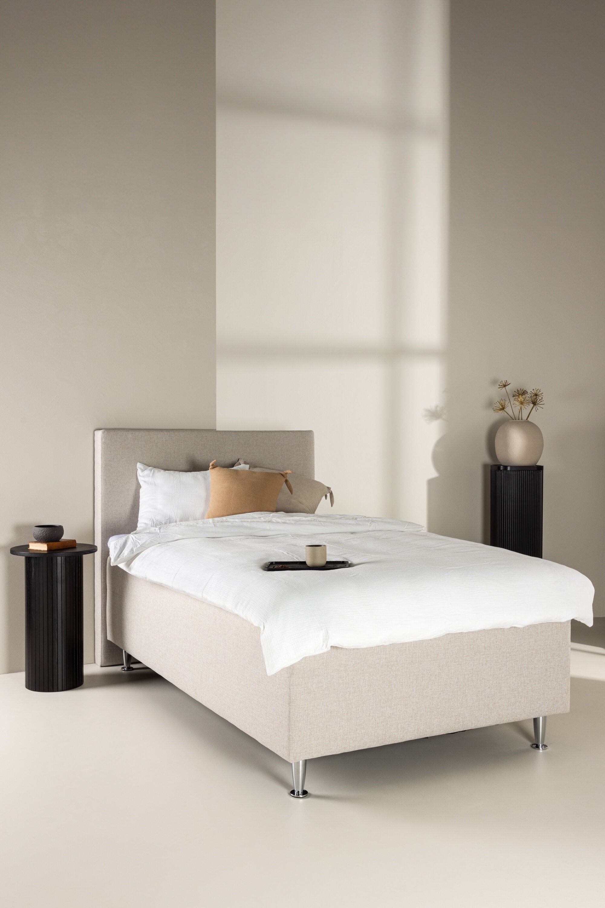 Säng Mesa-Bed-Venture Home-peaceofhome.se