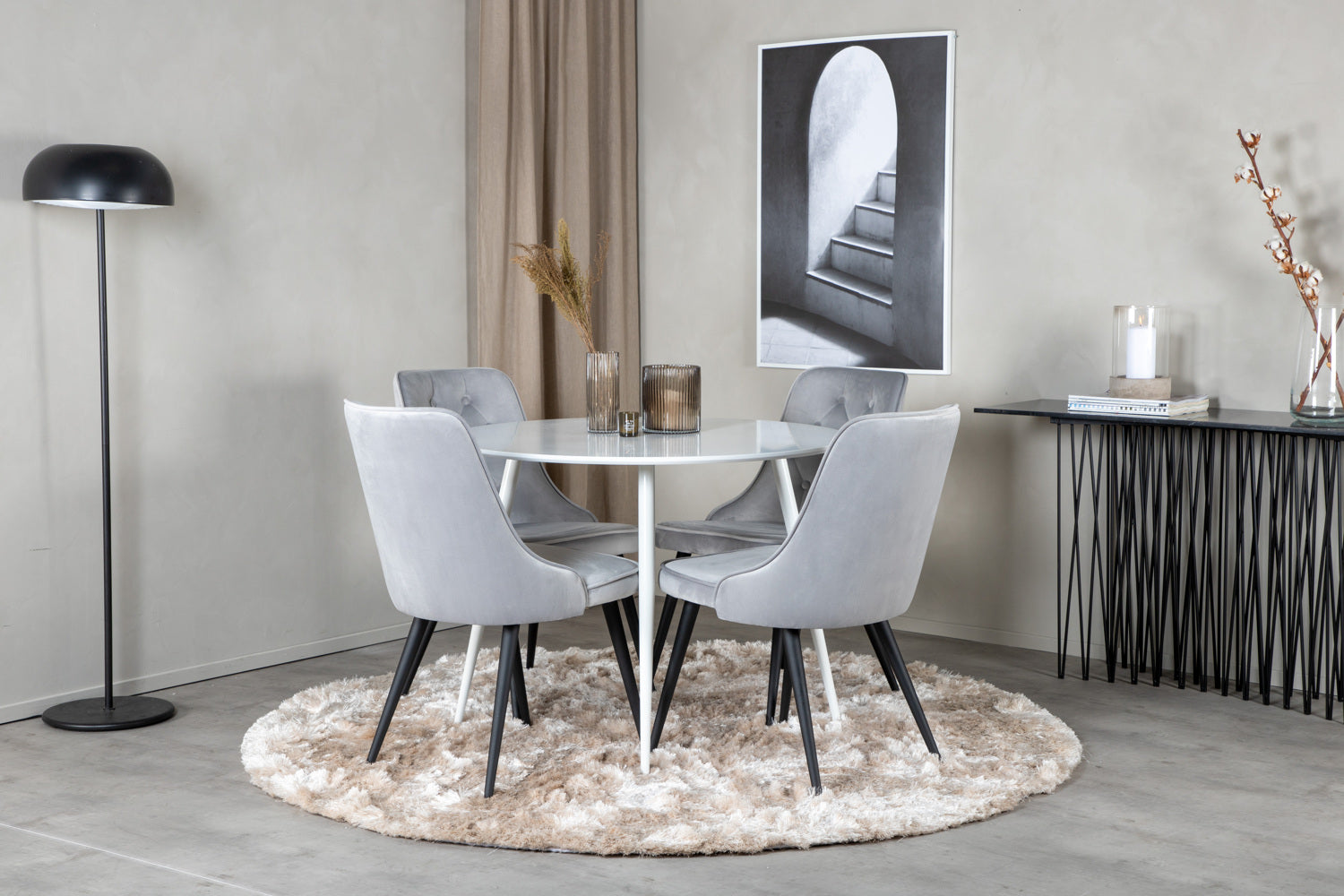 VELVET PLAZA Matbord ø100 + 4 stolar-Venture Home-peaceofhome.se