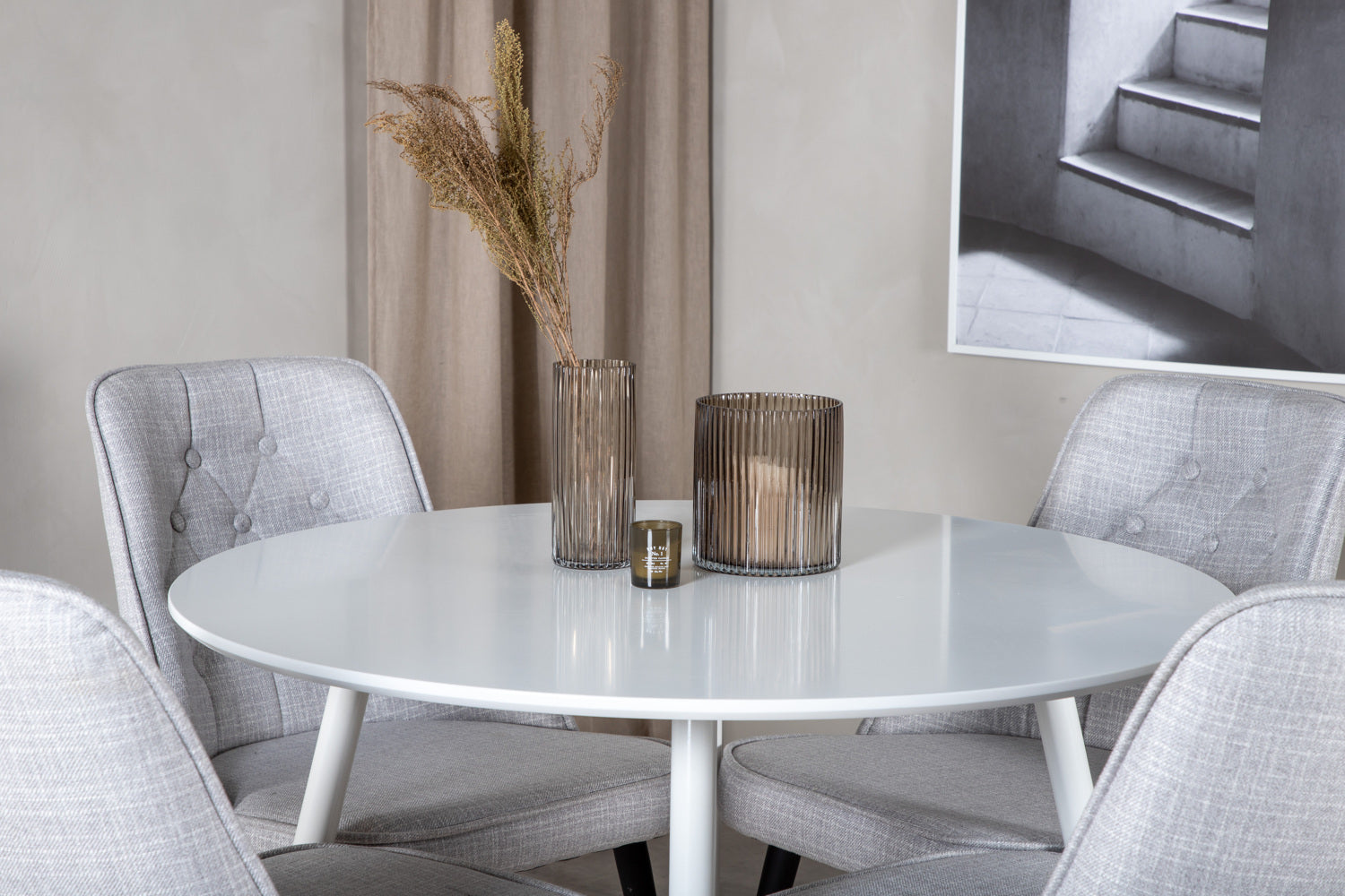 VELVET PLAZA Matbord ø100 + 4 stolar-Venture Home-peaceofhome.se