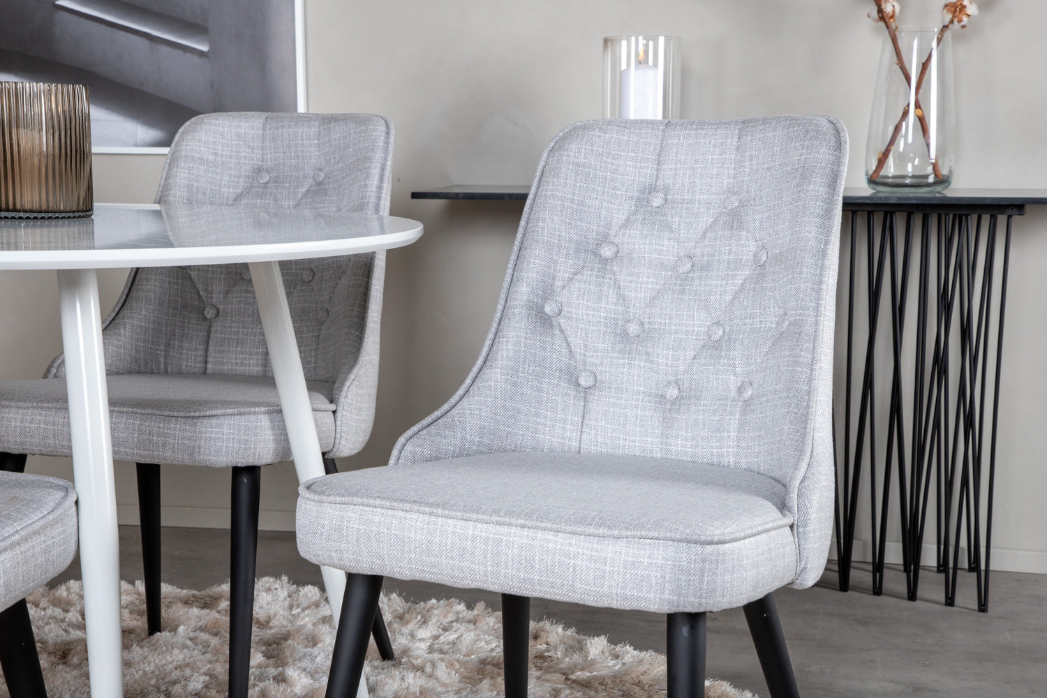 VELVET PLAZA Matbord ø100 + 4 stolar-Venture Home-peaceofhome.se