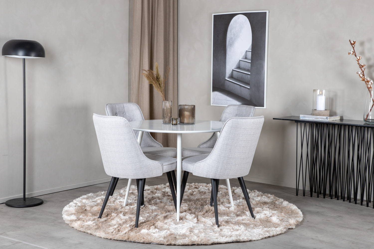 VELVET PLAZA Matbord ø100 + 4 stolar-Venture Home-peaceofhome.se