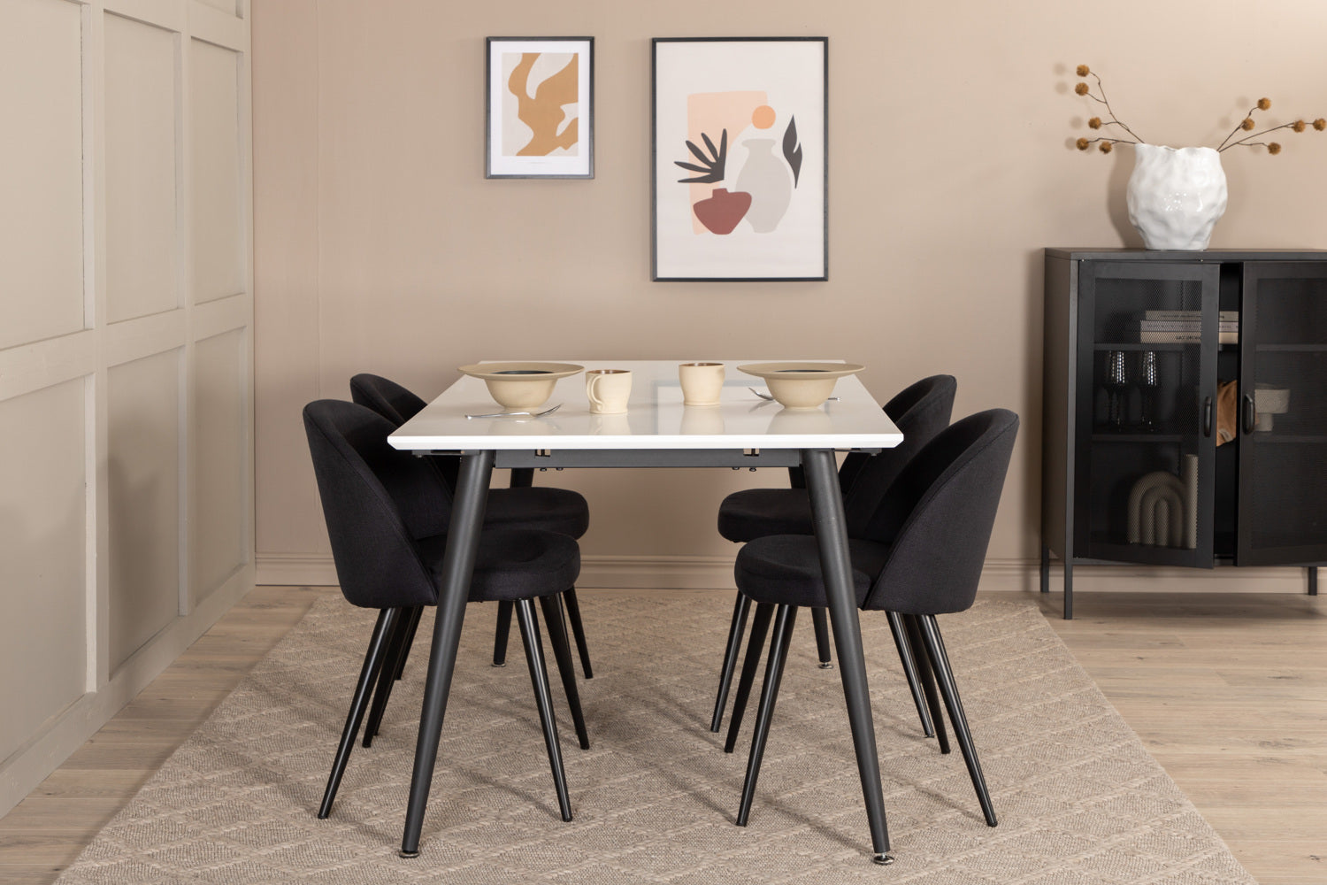 VELVET JIMMY Matbord 150/240x90 + 4 stolar-Venture Home-peaceofhome.se