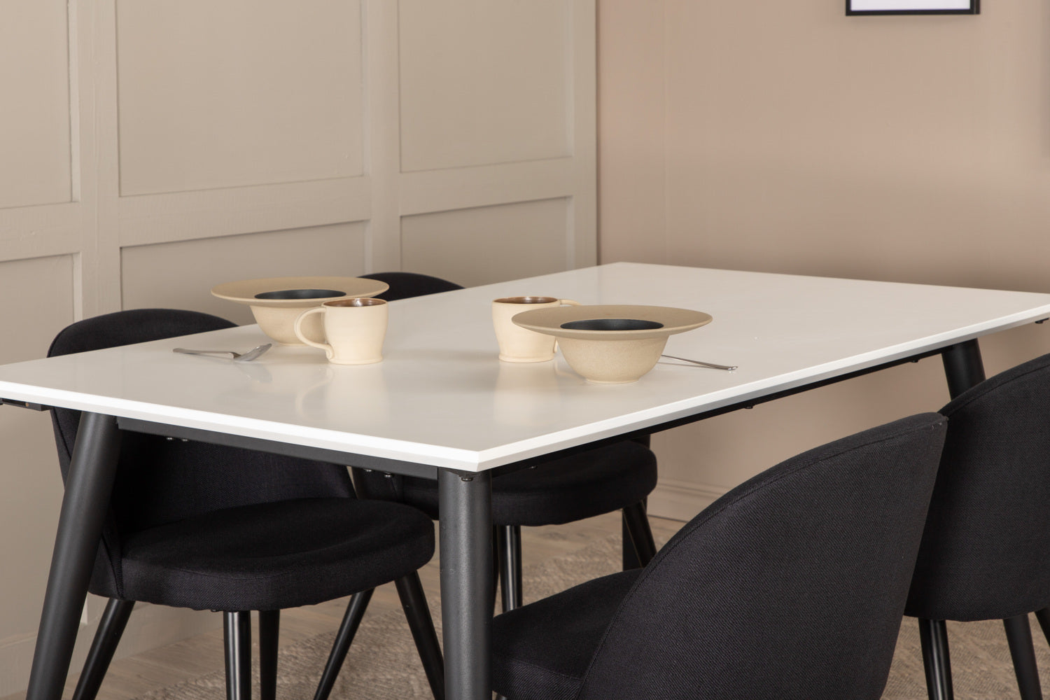 VELVET JIMMY Matbord 150/240x90 + 4 stolar-Venture Home-peaceofhome.se