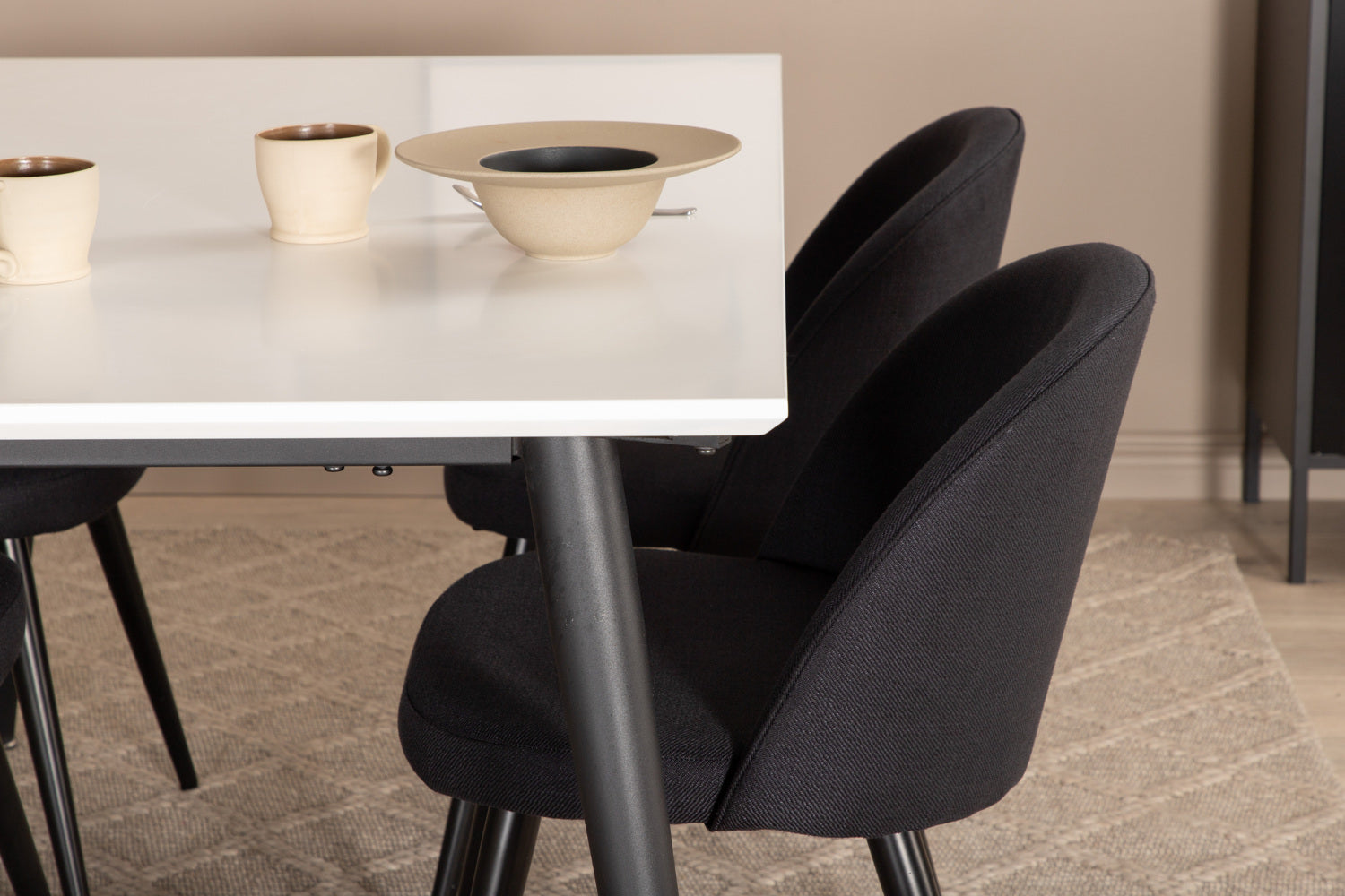 VELVET JIMMY Matbord 150/240x90 + 4 stolar-Venture Home-peaceofhome.se